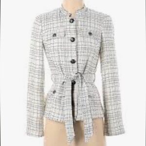 White House Black Market Ivory Checkered Blazer with Belt Sz 6 Excel Condition.